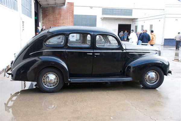 Ford Deluxe 4-door 1939