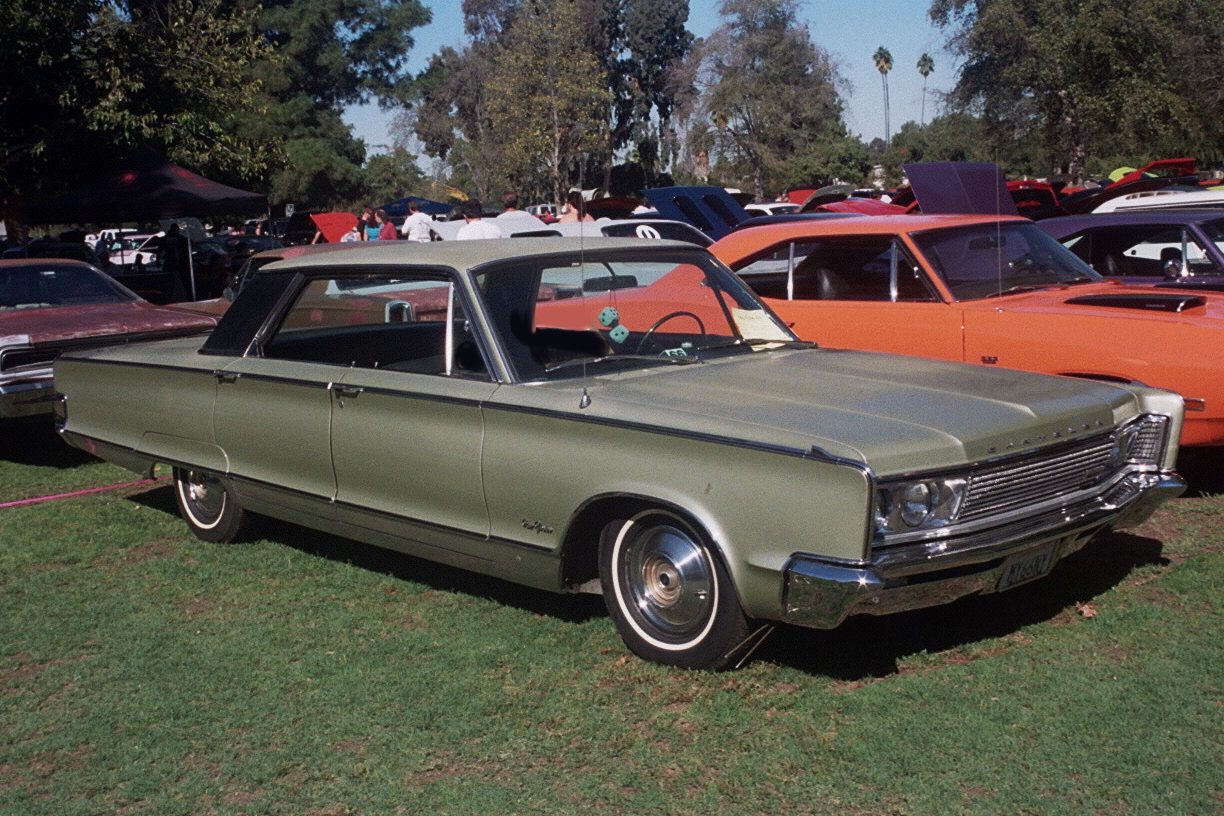 1967  Chrysler  New  Yorker  4-dr  HT  Coupe MoPar Fall Fling at Woodley Park