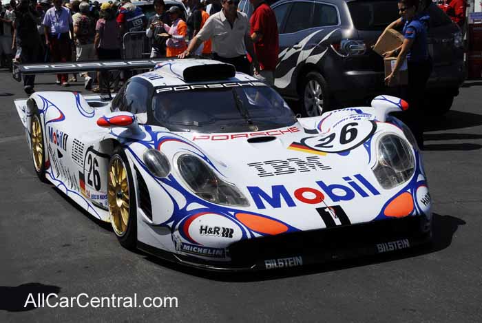 Porsche_911_GT1_1998_CHR0060_Laguna_Seca_2009.jpg